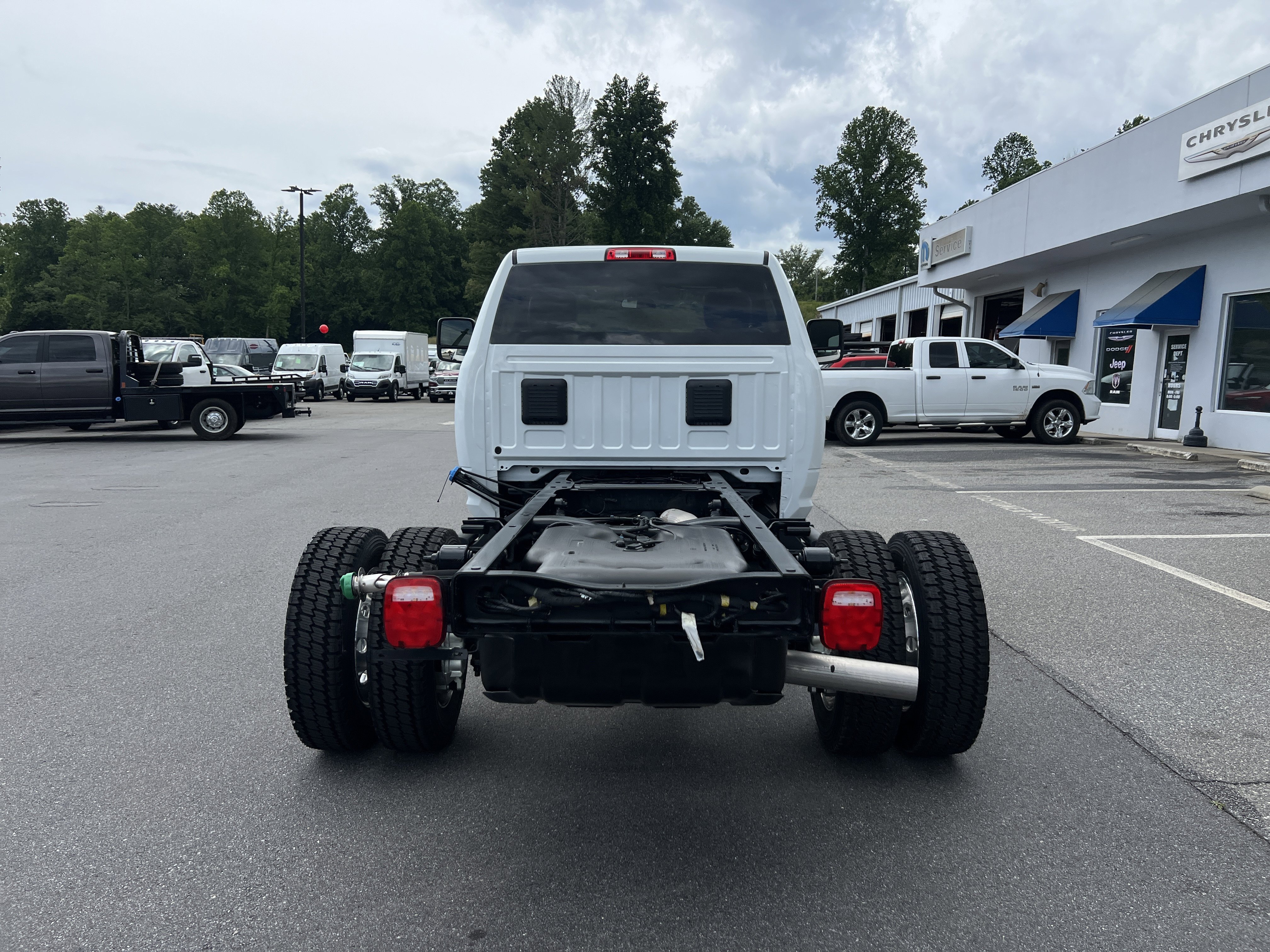 Used 2024 RAM 5500 Tradesman AWD/4WD image 2