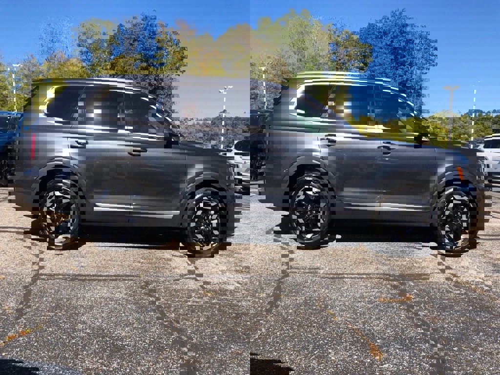 Used 2024 Kia Telluride EX w/ EX Captain's Chair Package image 8