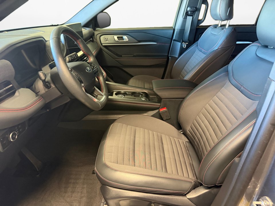 Used 2026 Ford Explorer ST-Line w/ ST-Line Street Pack AWD/4WD image 11