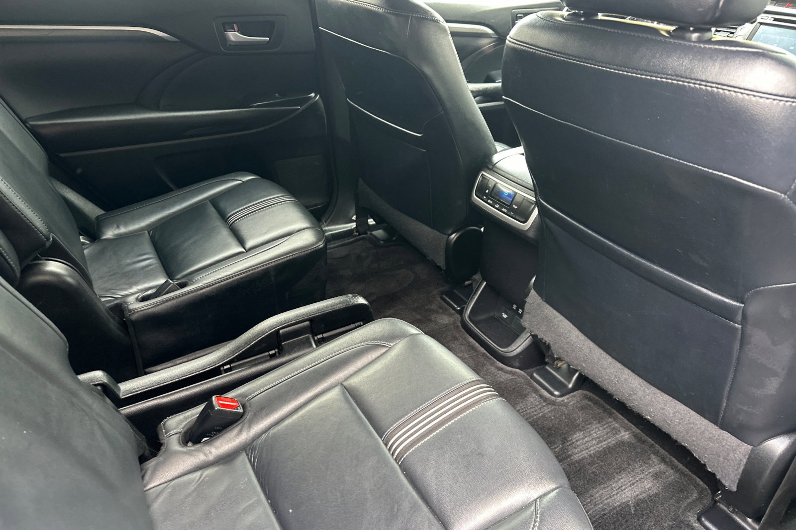 Used 2017 Toyota Highlander XLE image 30