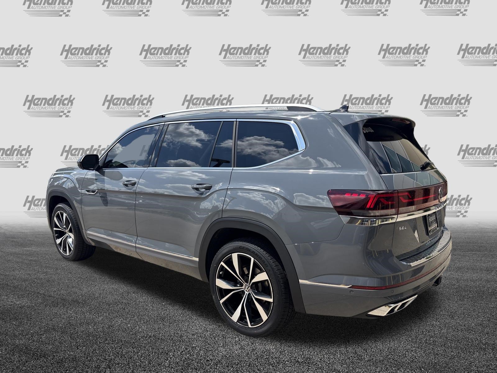 Used 2025 Volkswagen Atlas SEL Premium R-Line AWD/4WD image 8