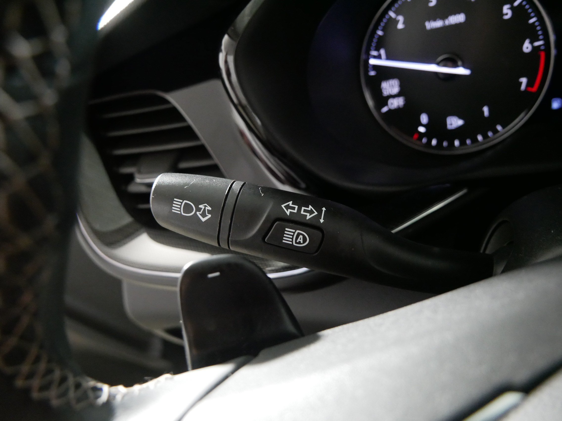 Used 2023 Buick Envision Essence AWD/4WD image 32