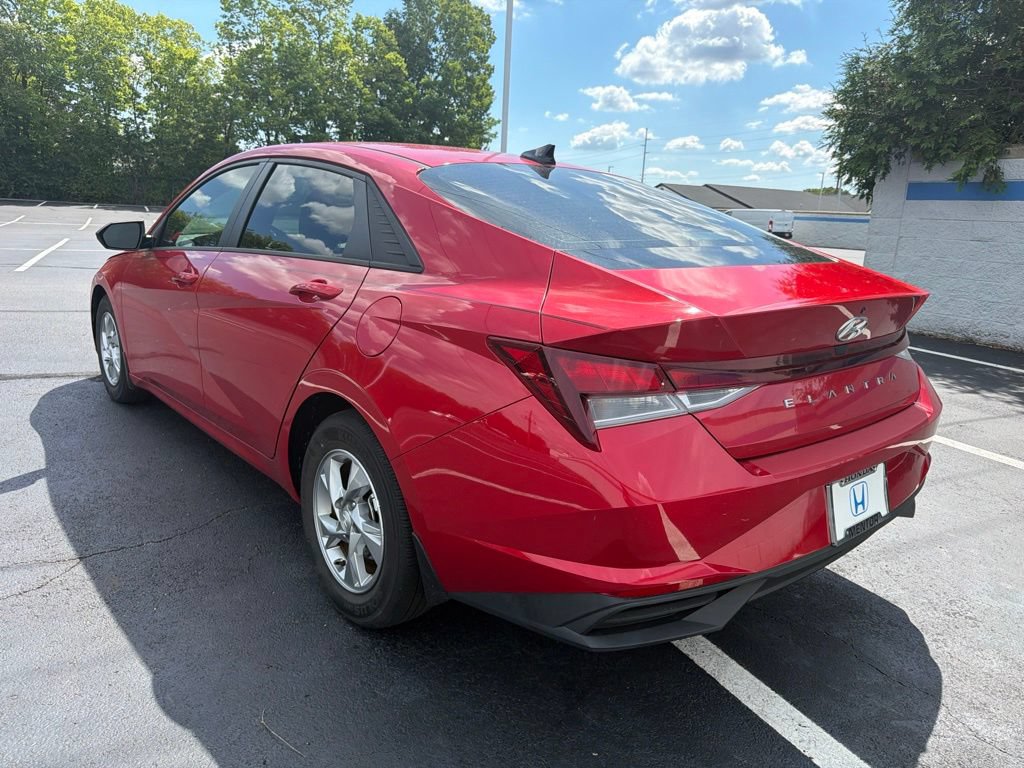 Used 2023 Hyundai Elantra SE FWD image 3