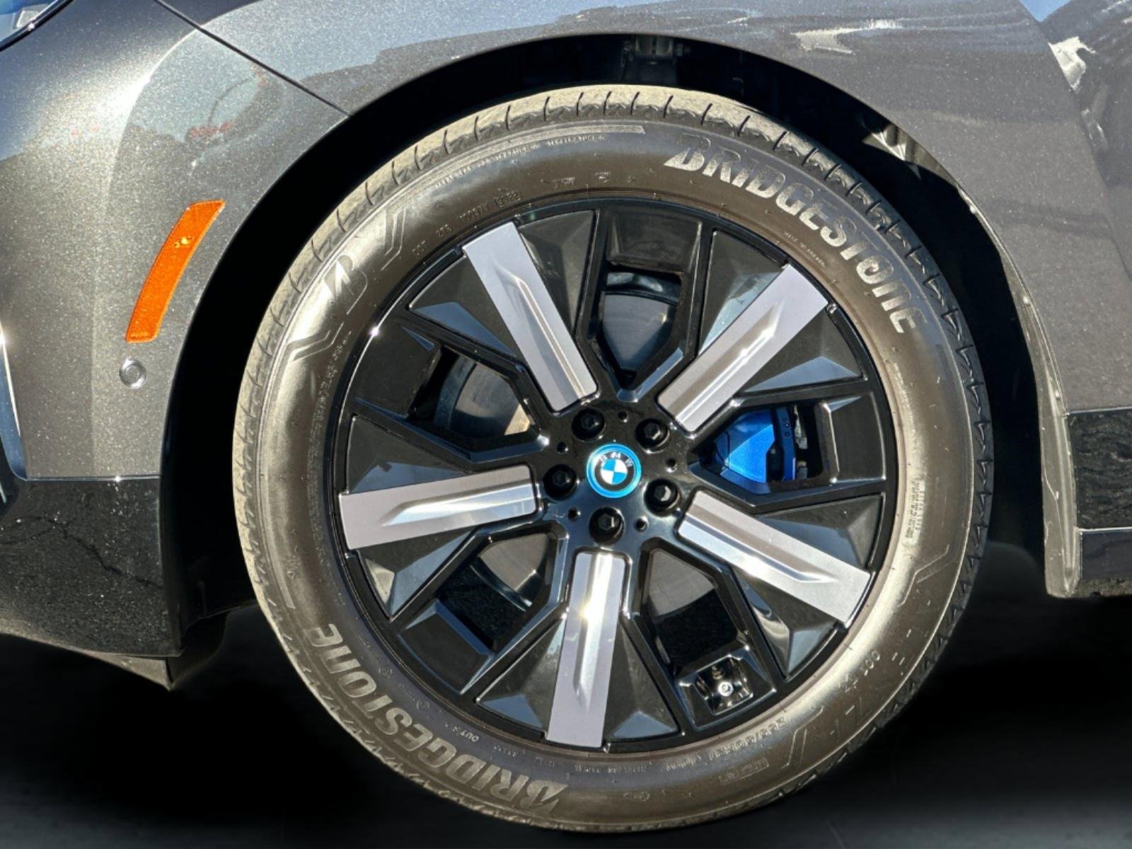 Used 2023 BMW iX xDrive50 w/ Premium Package image 26