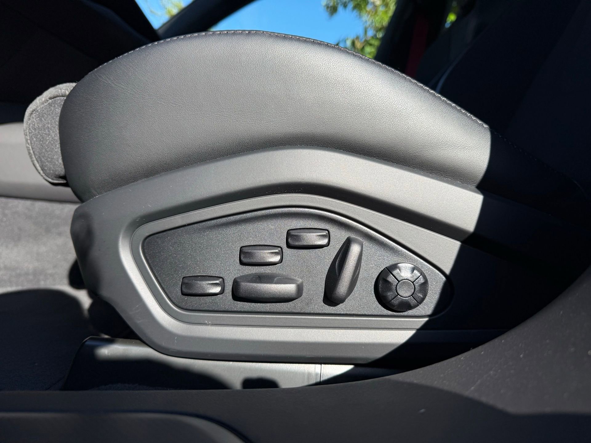 Certified 2025 Porsche Taycan GTS AWD/4WD image 27