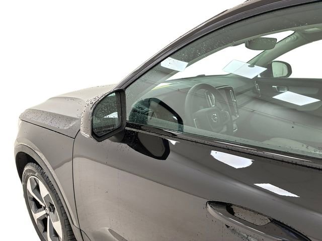 Used 2024 Volvo XC40 B5 Plus image 10