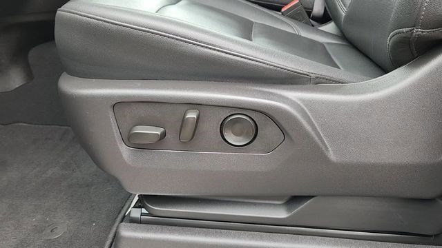 Used 2025 GMC Sierra 1500 SLT image 9