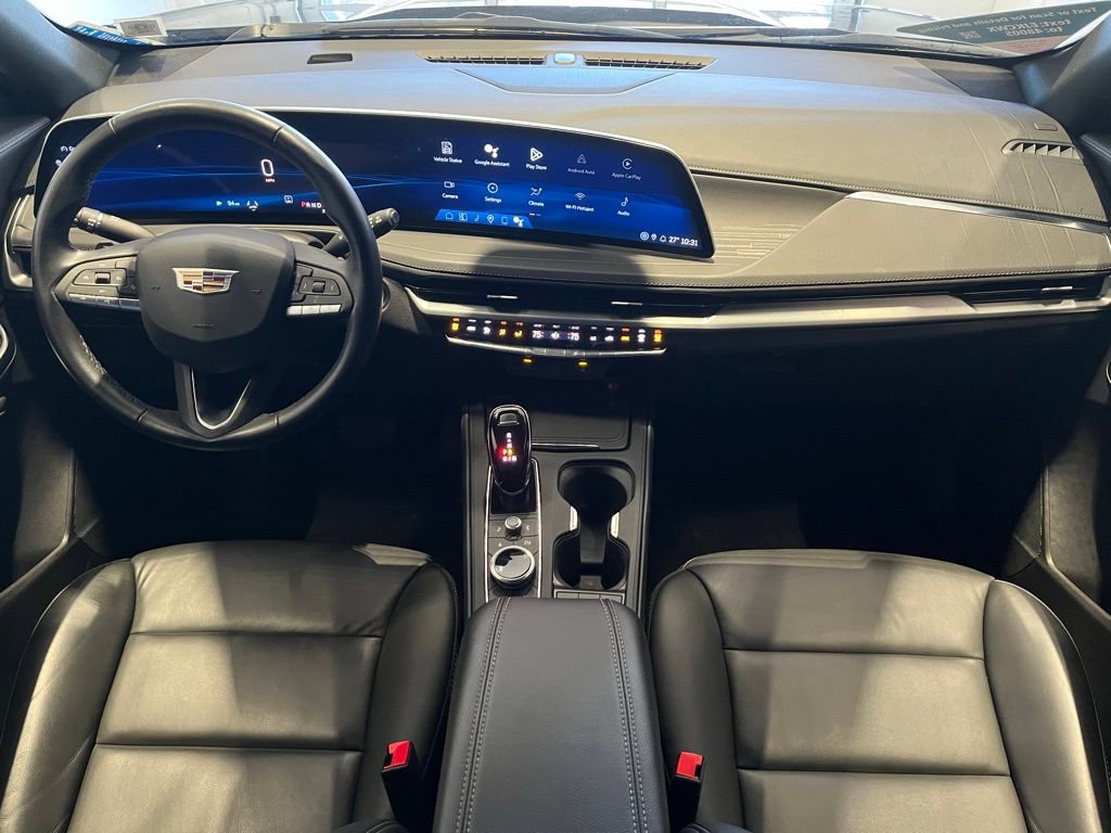 Used 2025 Cadillac XT4 Premium Luxury image 3