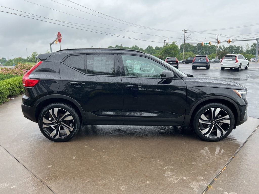 Certified 2023 Volvo XC40 B5 Plus w/ Protection Package Premier image 6