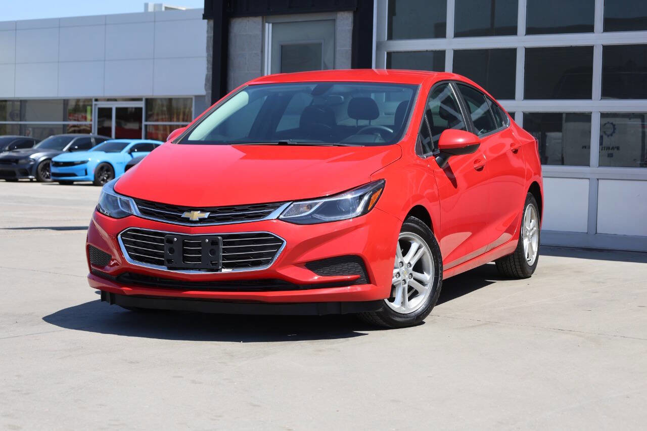Used 2017 Chevrolet Cruze LT FWD image 3
