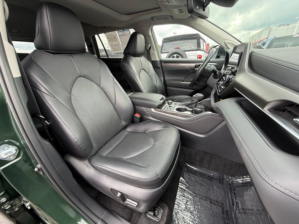 Used 2024 Toyota Highlander Limited AWD/4WD image 22