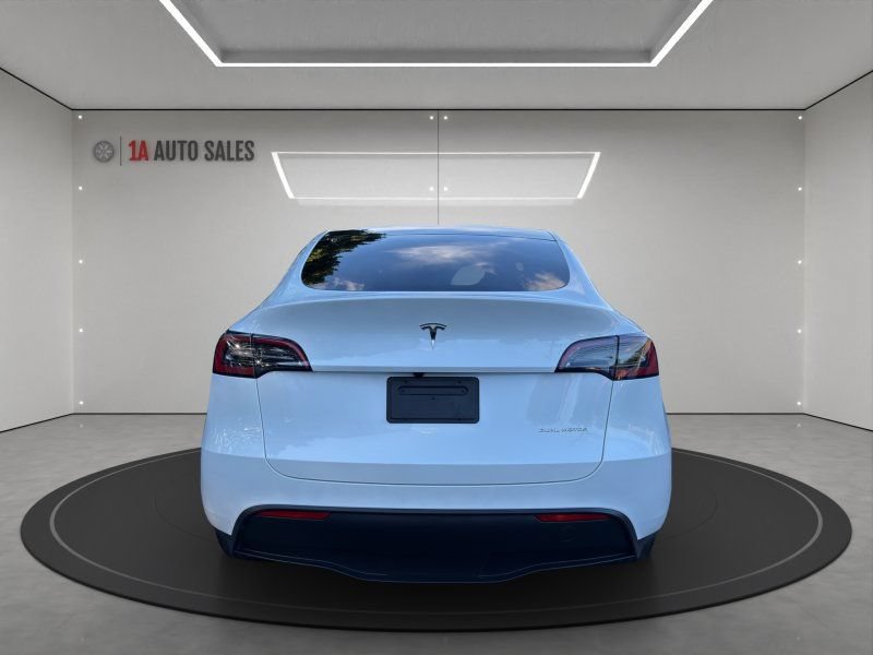 Used 2024 Tesla Model Y Long Range AWD/4WD image 4