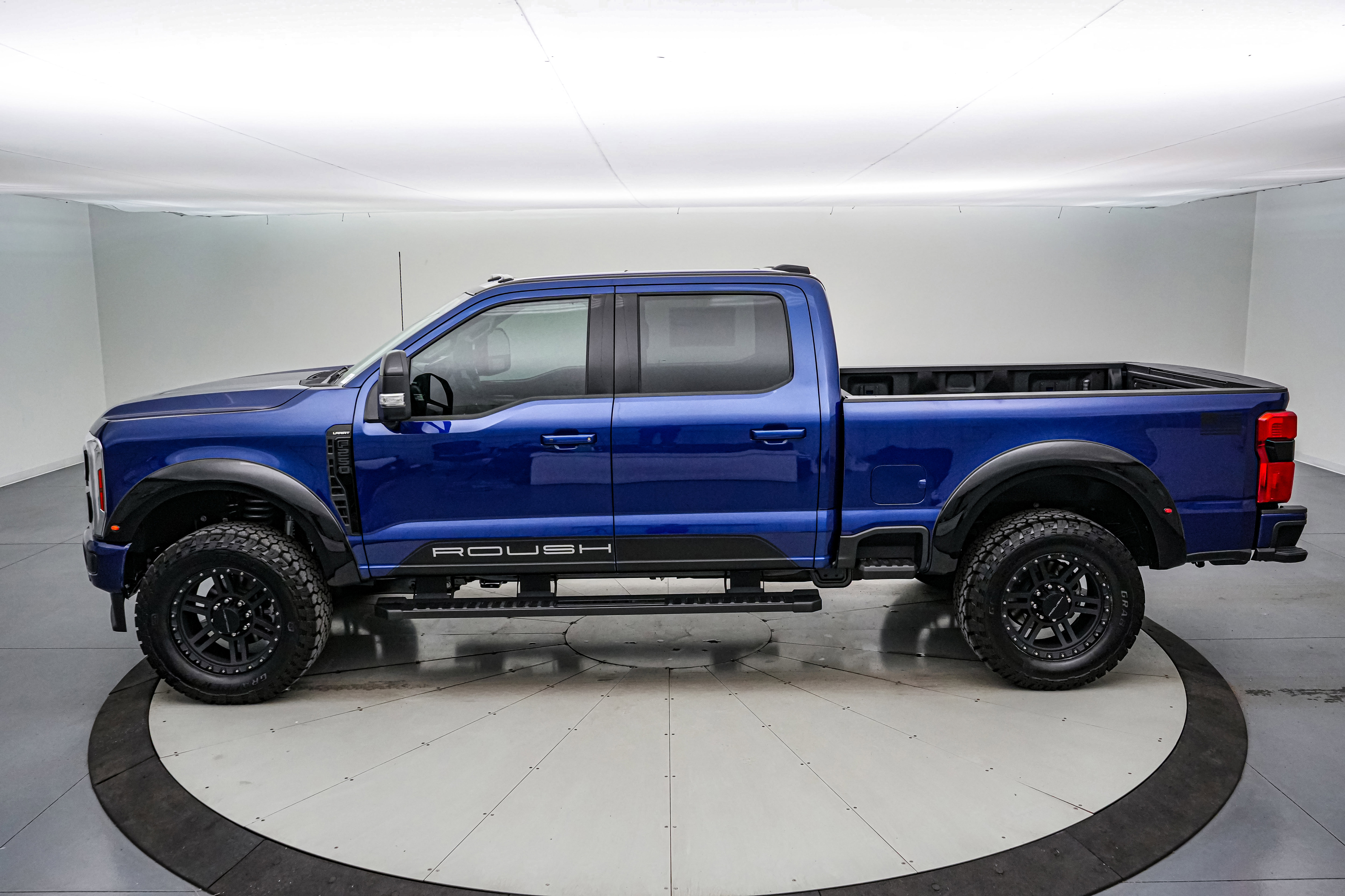 New 2026 Ford F250 Lariat w/ Black Appearance Package AWD/4WD image 10