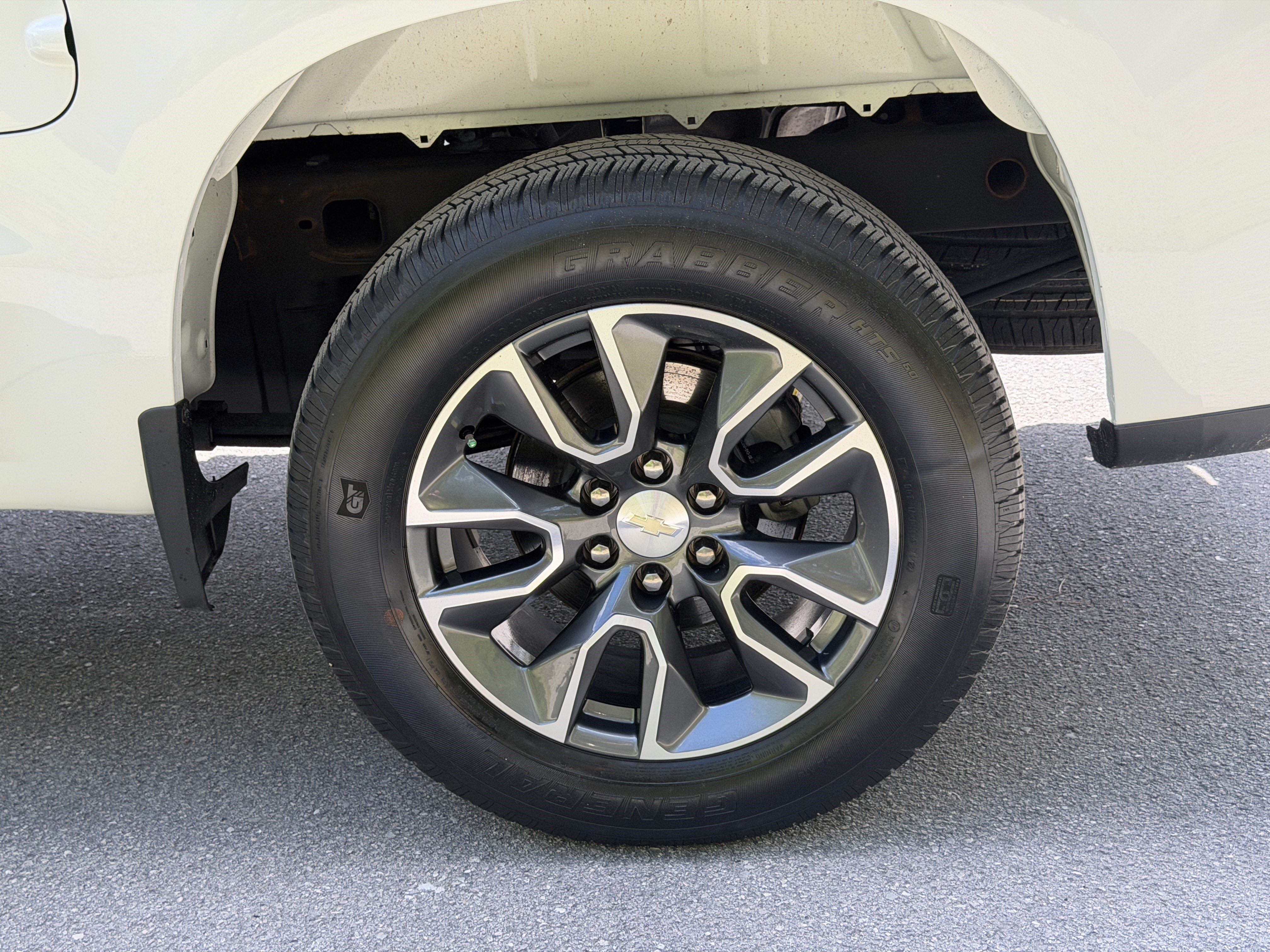 Used 2022 Chevrolet Silverado 1500 LT AWD/4WD image 10