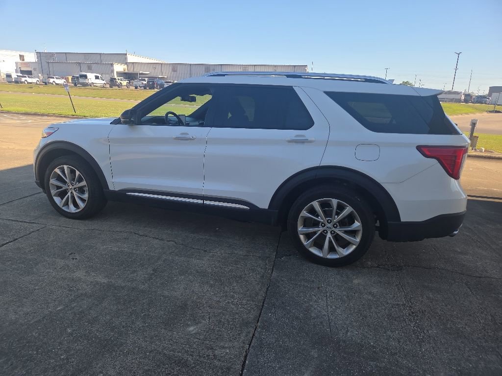 Certified 2023 Ford Explorer Platinum w/ Technology Package AWD/4WD image 5