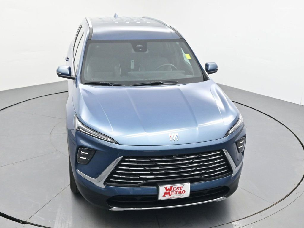 Used 2025 Buick Enclave Preferred AWD/4WD image 4