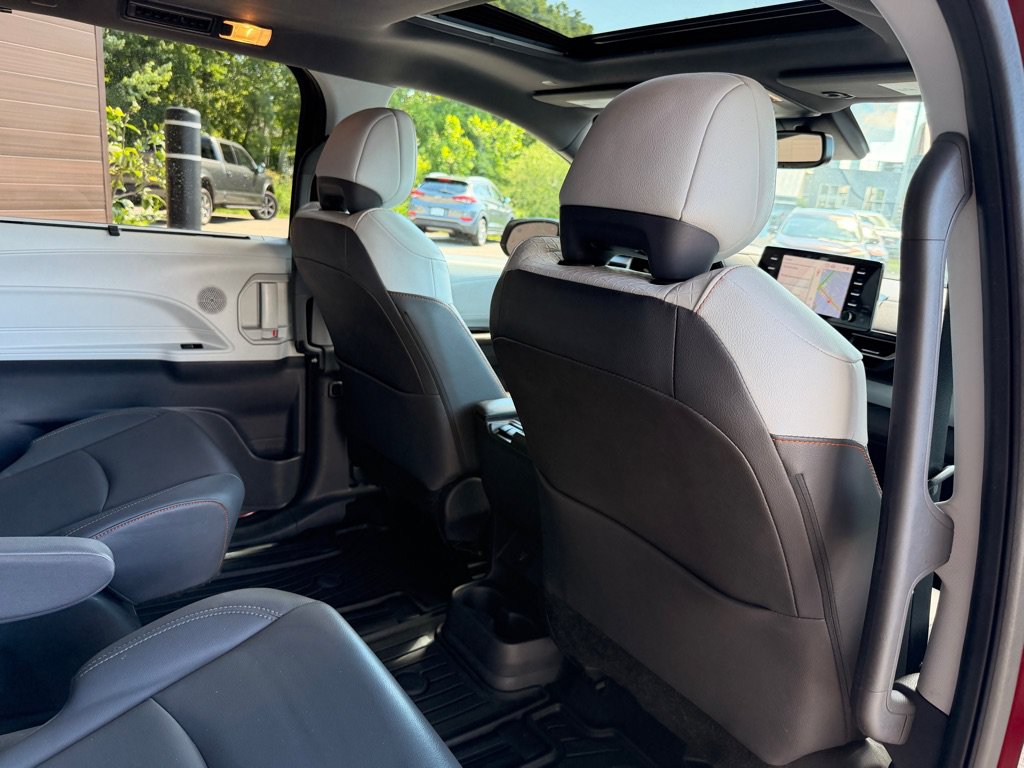 Used 2022 Toyota Sienna XSE w/ XSE Plus Package AWD/4WD image 14