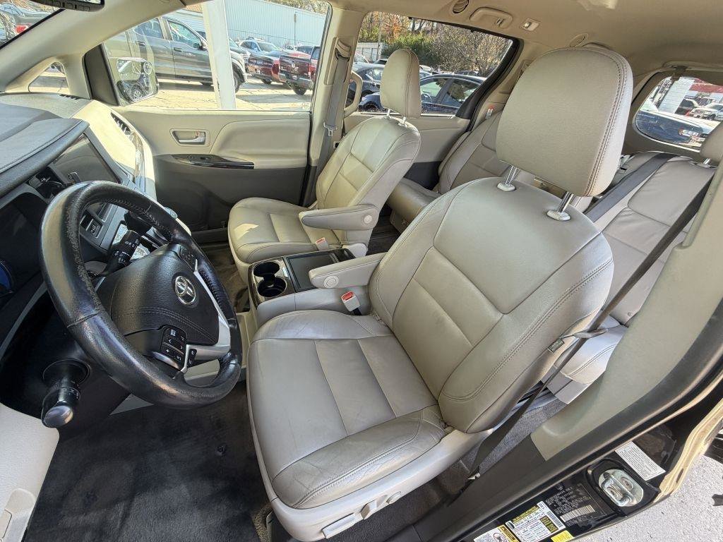 Used 2015 Toyota Sienna XLE w/ XLE Navigation Package FWD image 11