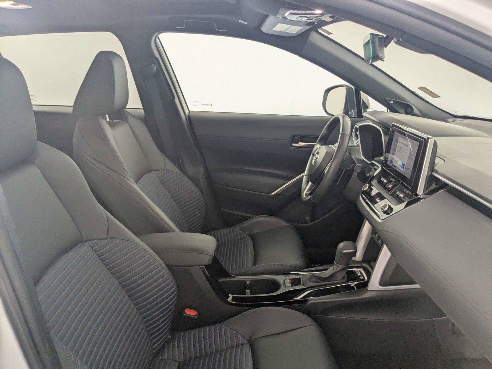 Used 2024 Toyota Corolla Cross AWD Hybrid w/ Convenience Package image 31
