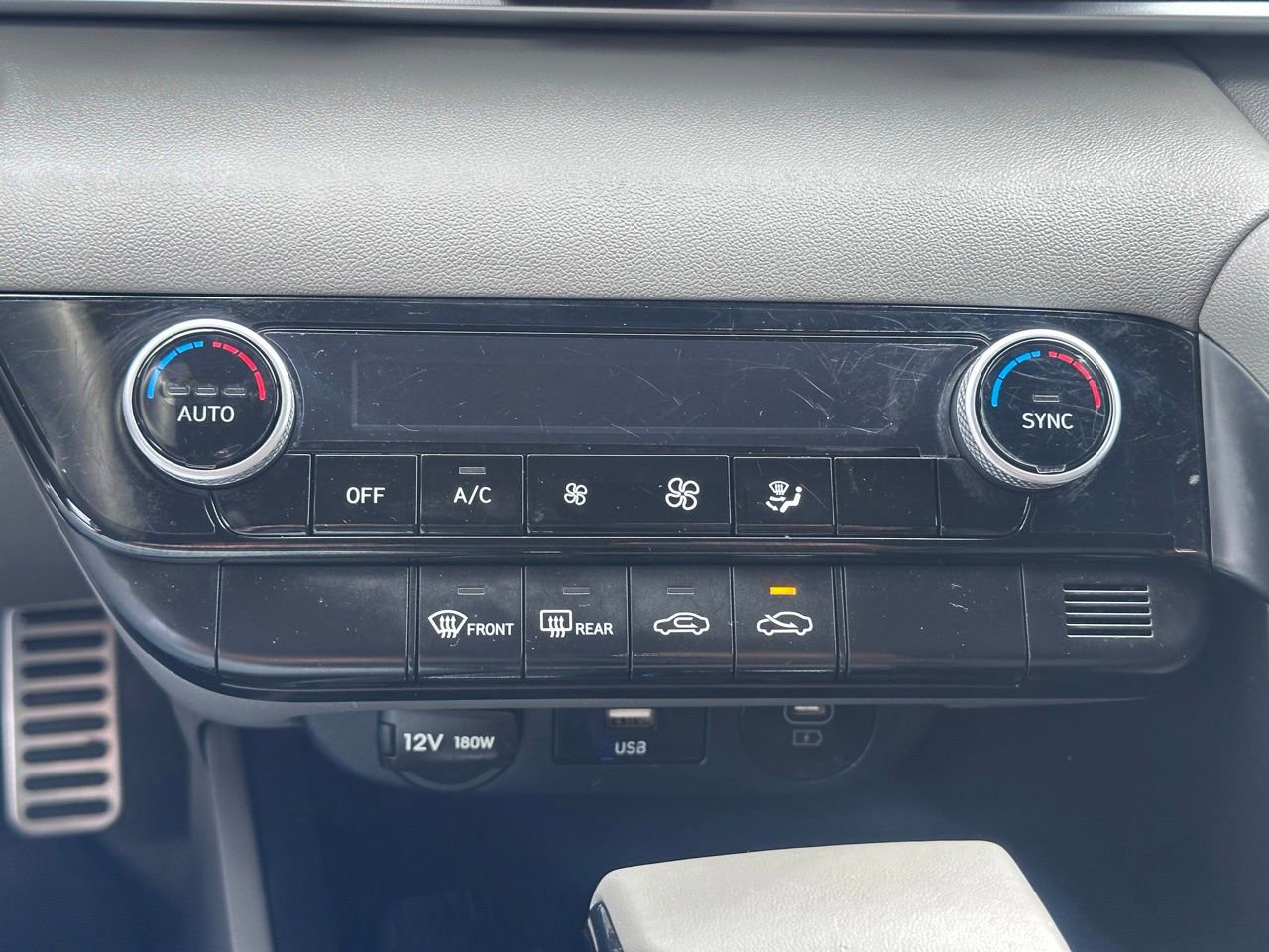 Used 2025 Hyundai Elantra Sport FWD image 31