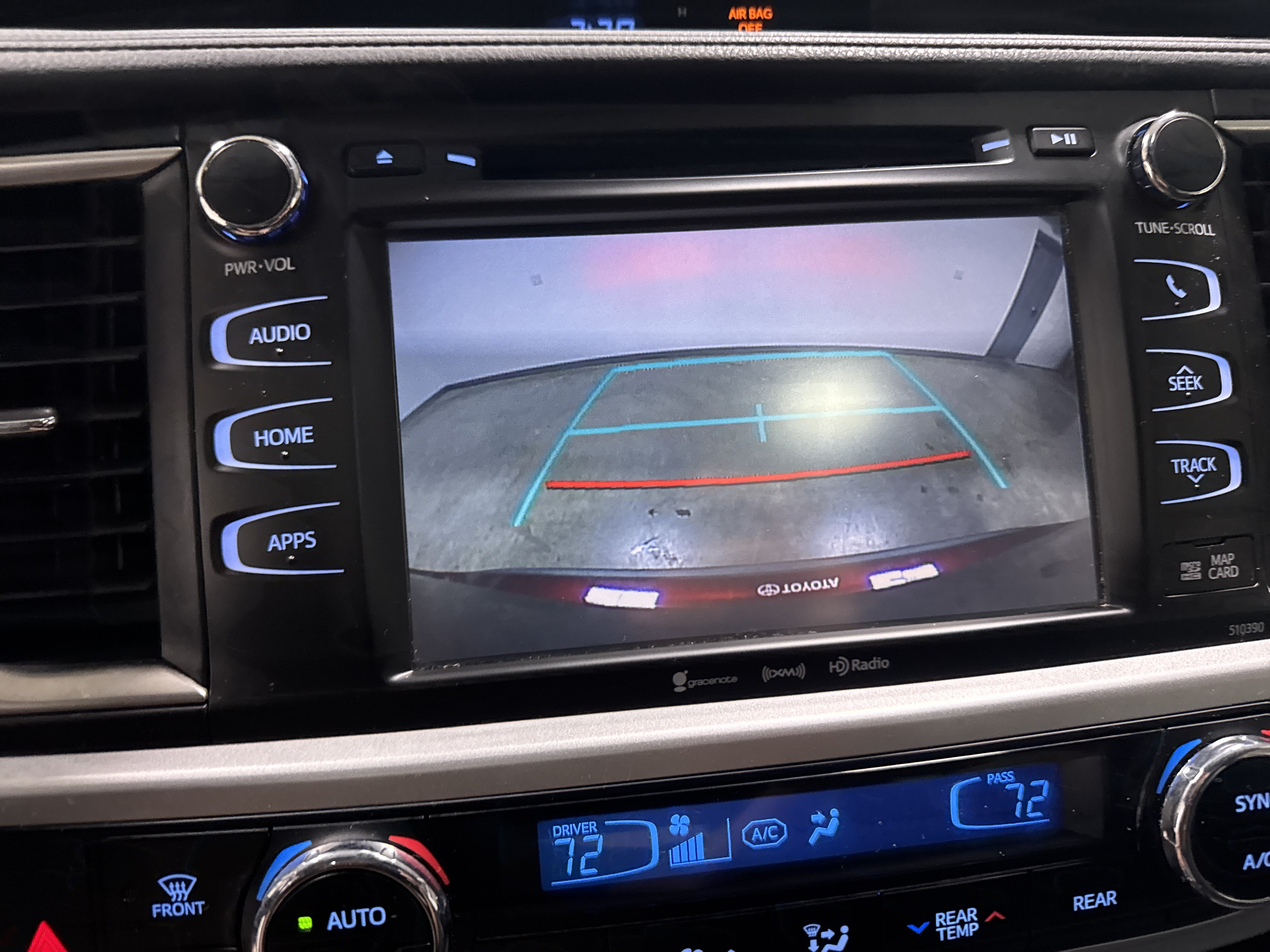 Used 2019 Toyota Highlander XLE AWD/4WD image 27