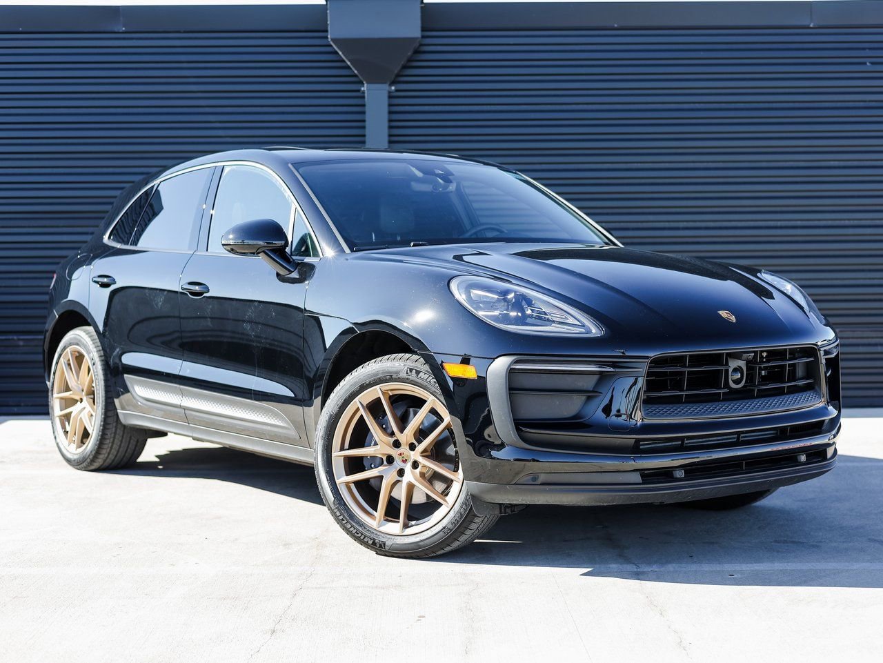 Certified 2025 Porsche Macan image 7