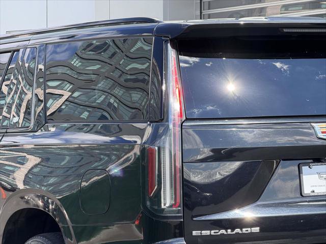 Used 2023 Cadillac Escalade ESV Sport AWD/4WD image 13