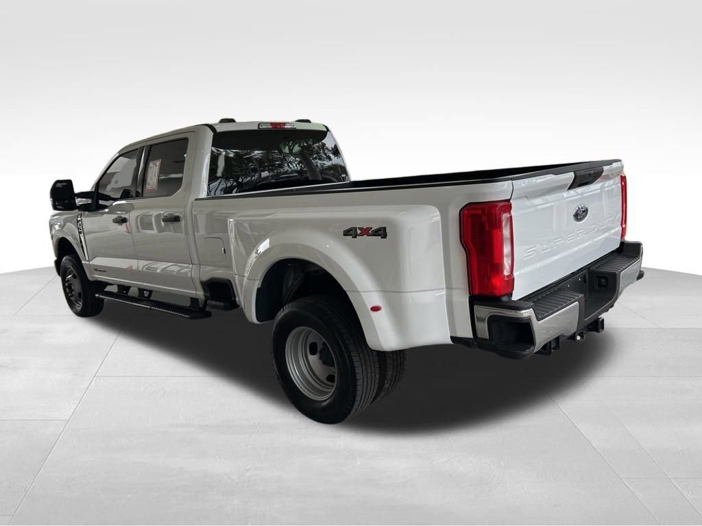 Used 2025 Ford F350 XLT image 4