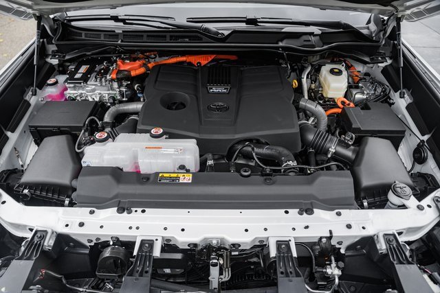 New 2026 Toyota Tundra Platinum w/ TRD Off-Road Package AWD/4WD image 18
