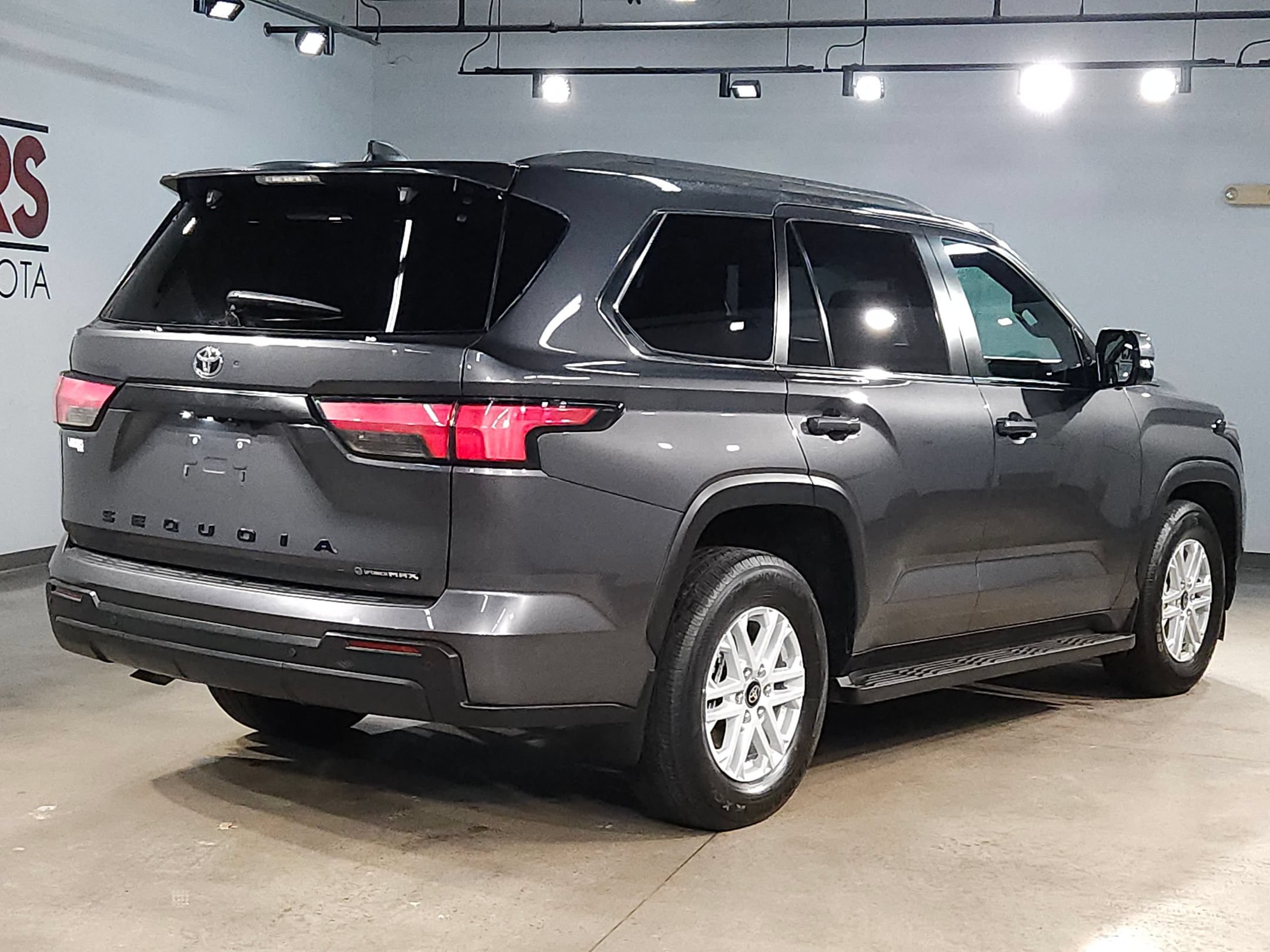 Certified 2025 Toyota Sequoia SR5 AWD/4WD image 7