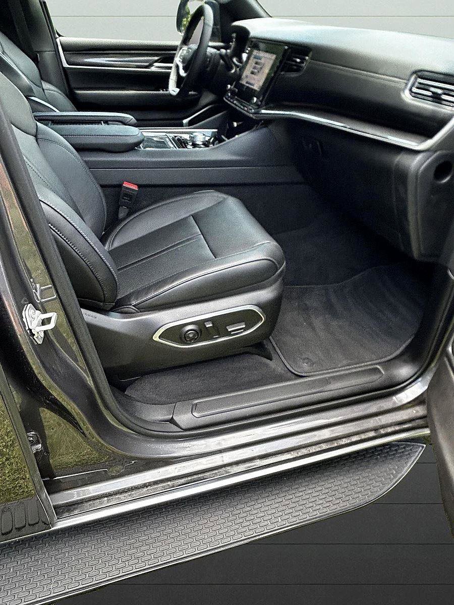 New 2024 Jeep Wagoneer 4WD w/ Premium Group I image 23