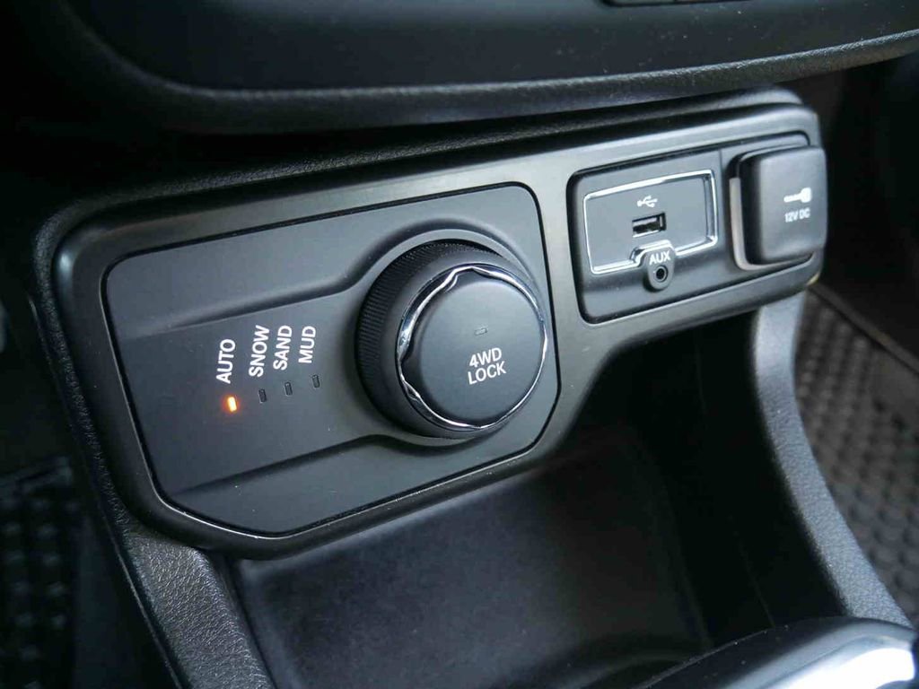 Certified 2023 Jeep Renegade Latitude image 26