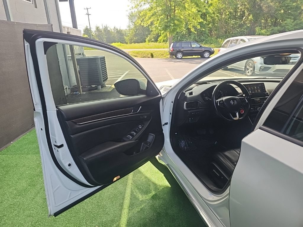 Used 2019 Honda Accord Touring image 28