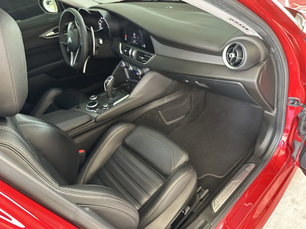 Used 2019 Alfa Romeo Giulia Ti Sport w/ Quick Order Package 22U Sport RWD image 33