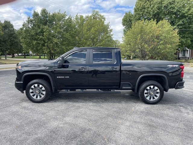 Used 2024 Chevrolet Silverado 2500 Custom w/ Custom Value Package image 8