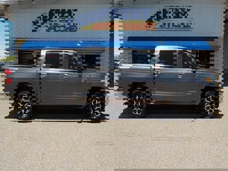 Used 2014 Toyota Tundra Limited w/ Limited Premium Package image 11