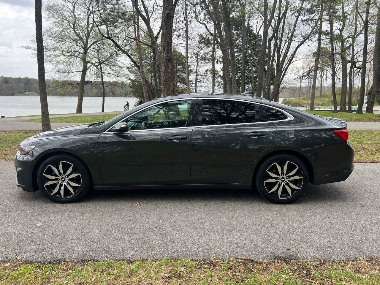 Used 2016 Chevrolet Malibu LT FWD image 1
