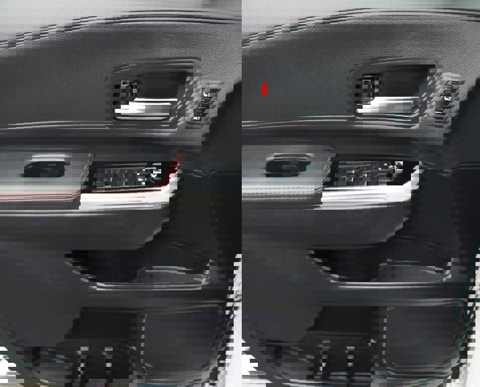 Used 2025 Toyota Sienna XSE w/ XSE Premium Package image 30