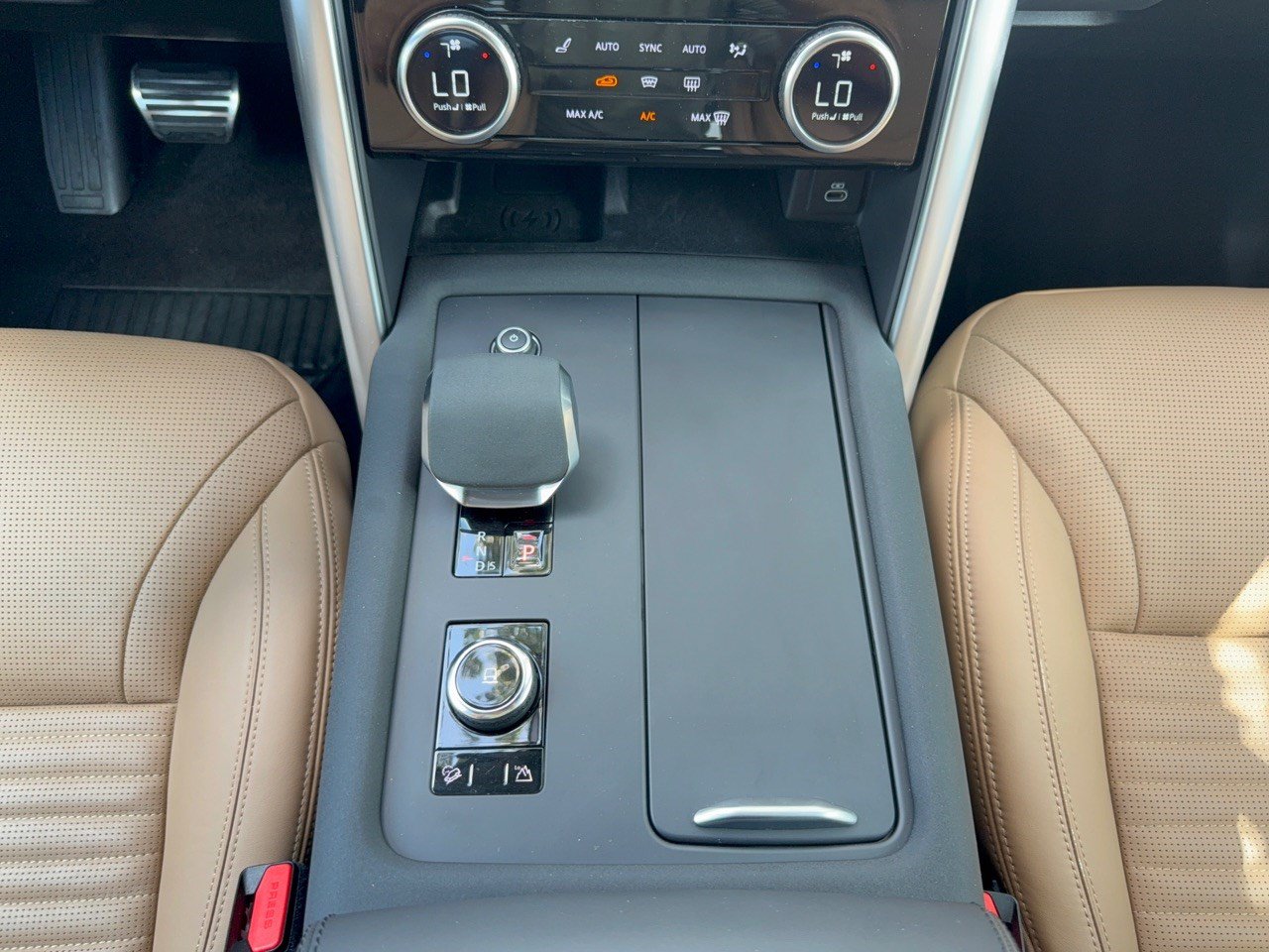 Used 2023 Land Rover Discovery HSE R-Dynamic AWD/4WD image 22