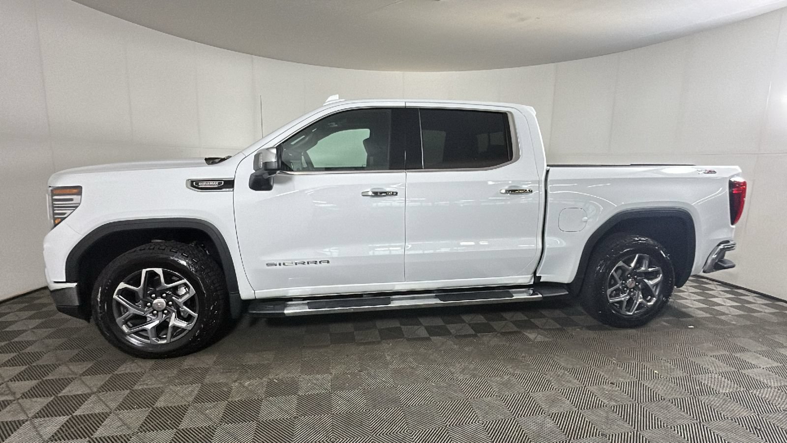 Used 2026 GMC Sierra 1500 SLT w/ SLT Premium Plus Package AWD/4WD image 7