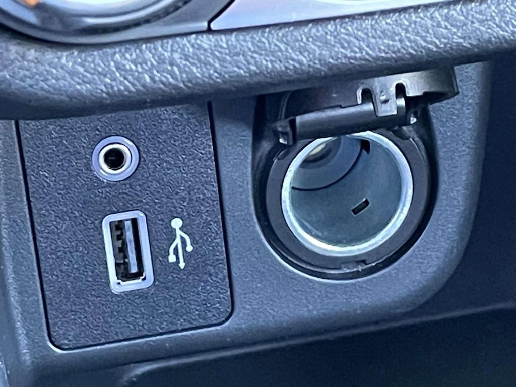 Used 2025 Nissan Versa S w/ Trunk Package image 28