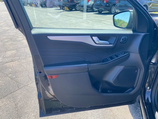 Used 2025 Ford Escape Platinum AWD/4WD image 13