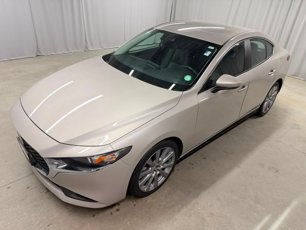 Used 2022 MAZDA MAZDA3 s FWD image 3