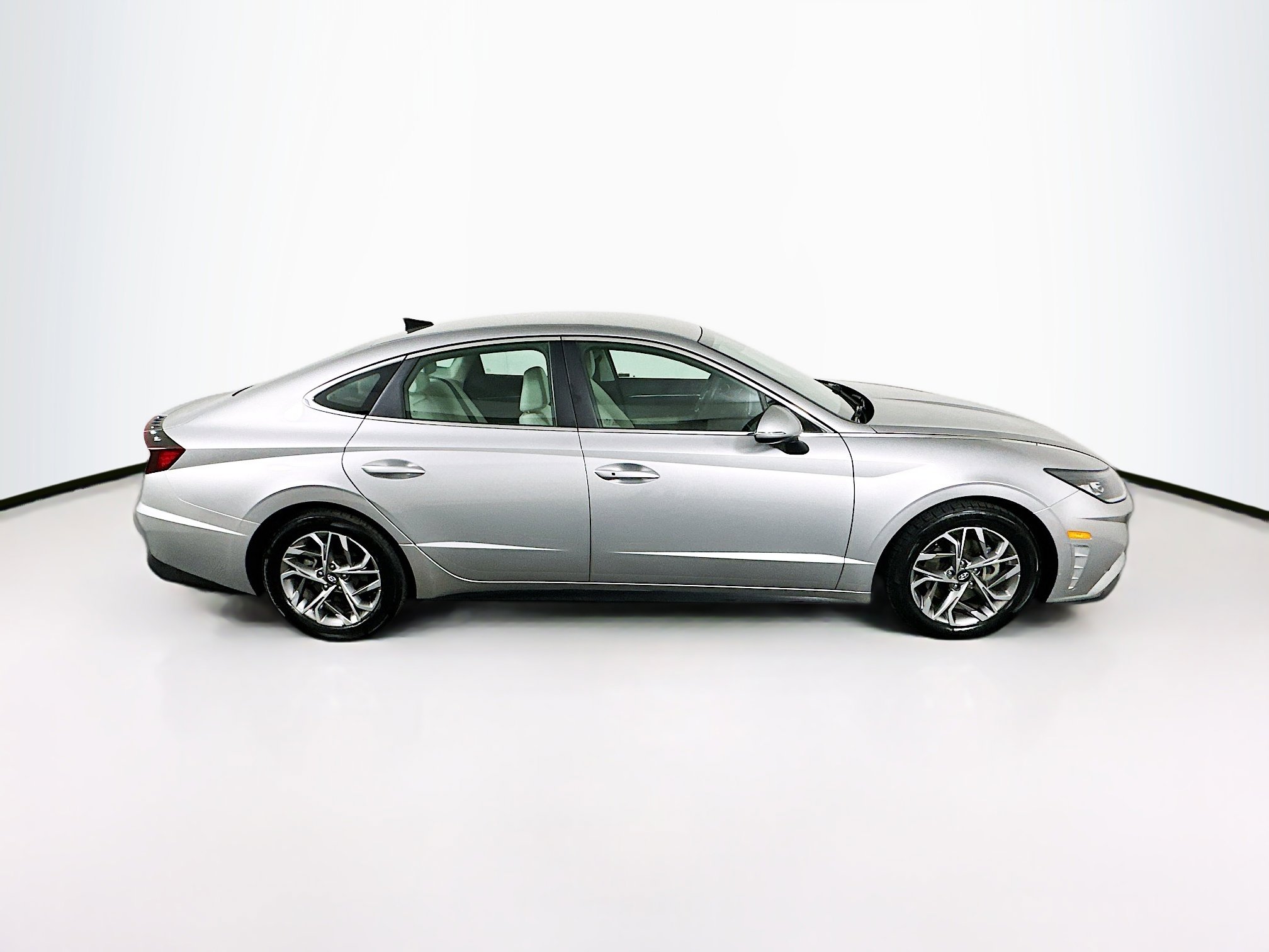 Used 2021 Hyundai Sonata SEL w/ Preferred Accessory Package FWD image 10