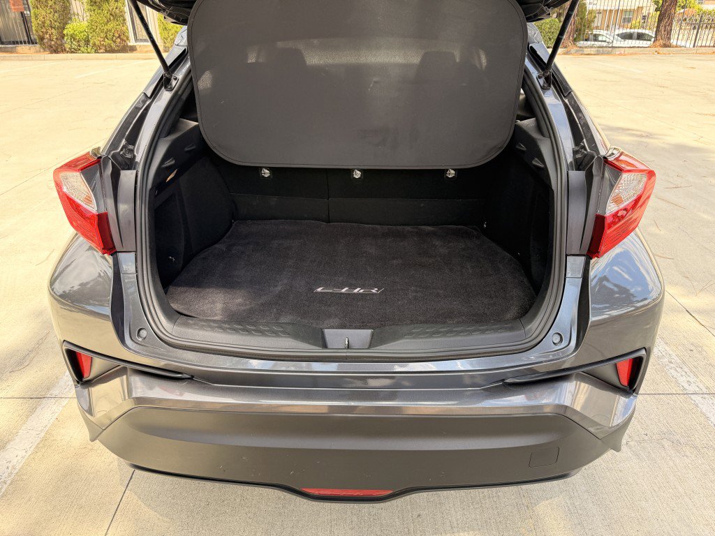 Used 2018 Toyota C-HR XLE FWD image 37