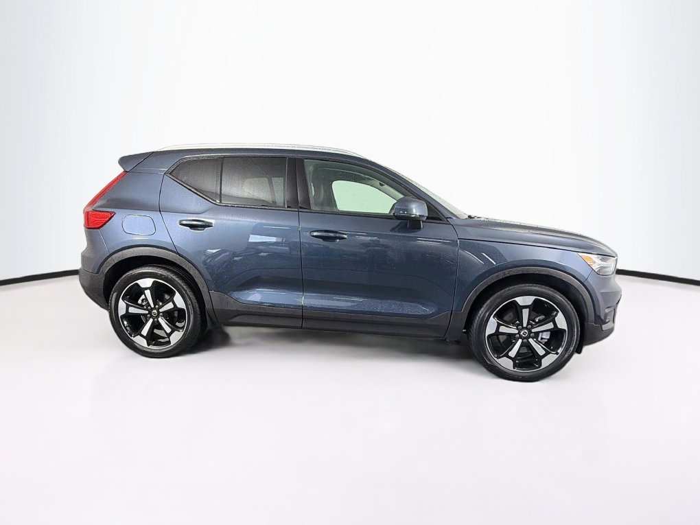 Used 2022 Volvo XC40 T5 Momentum w/ Premium Package AWD/4WD image 11