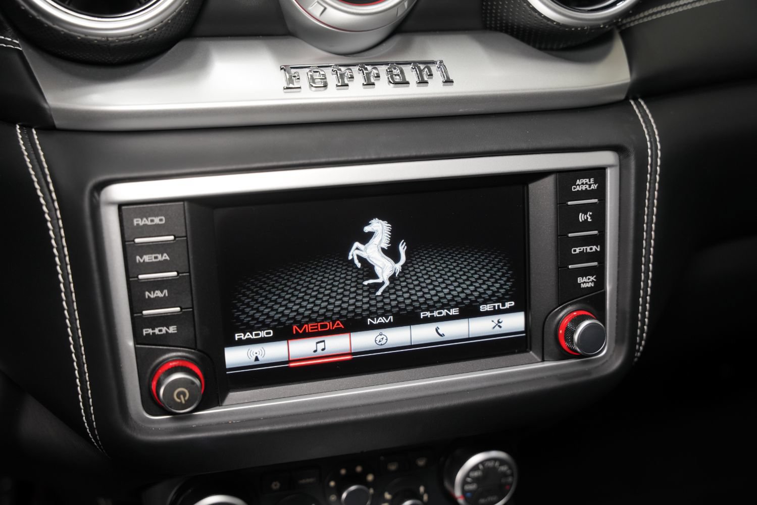 Used 2016 Ferrari California T RWD image 44