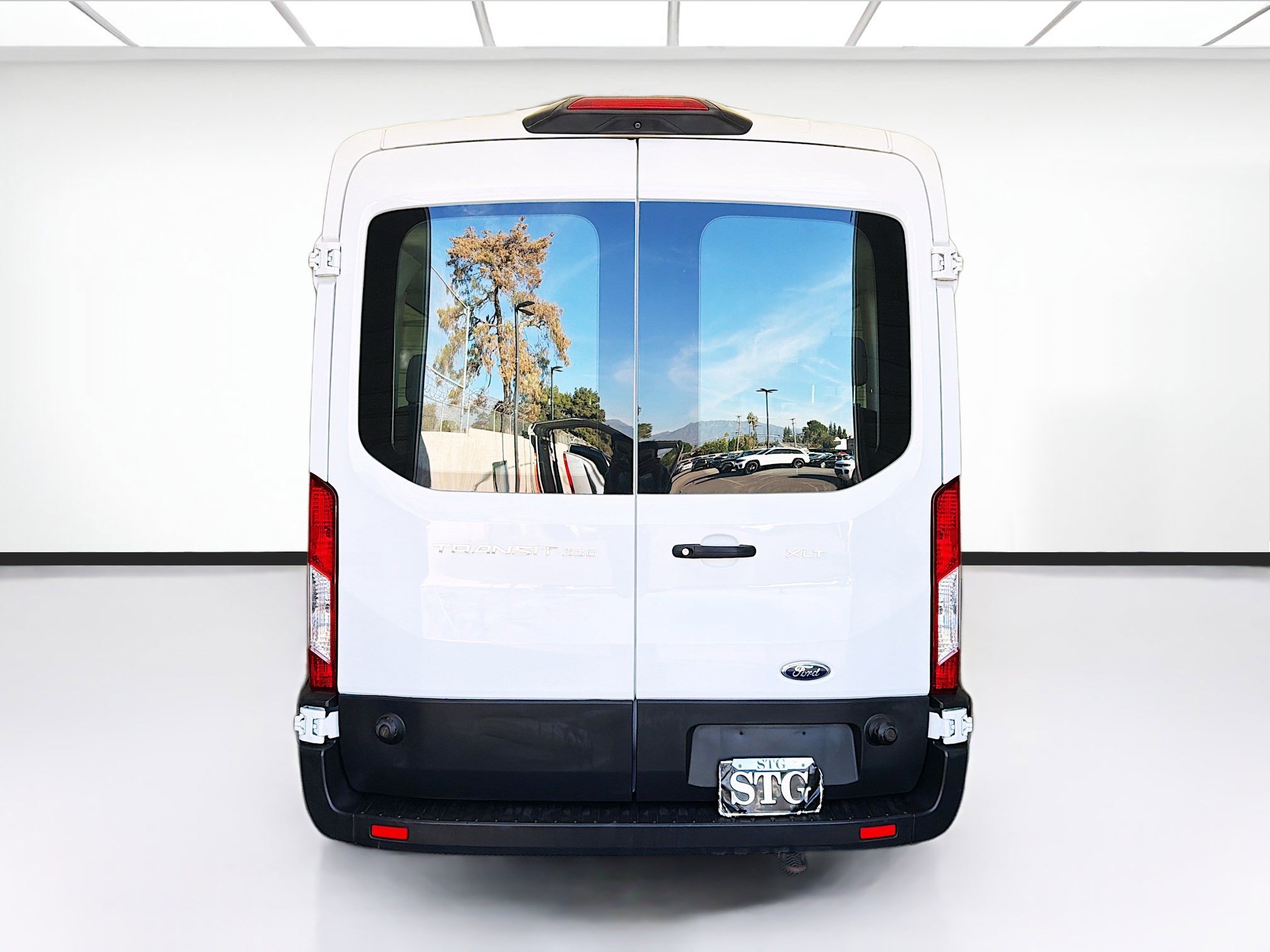 Used 2019 Ford Transit 350 XLT image 5