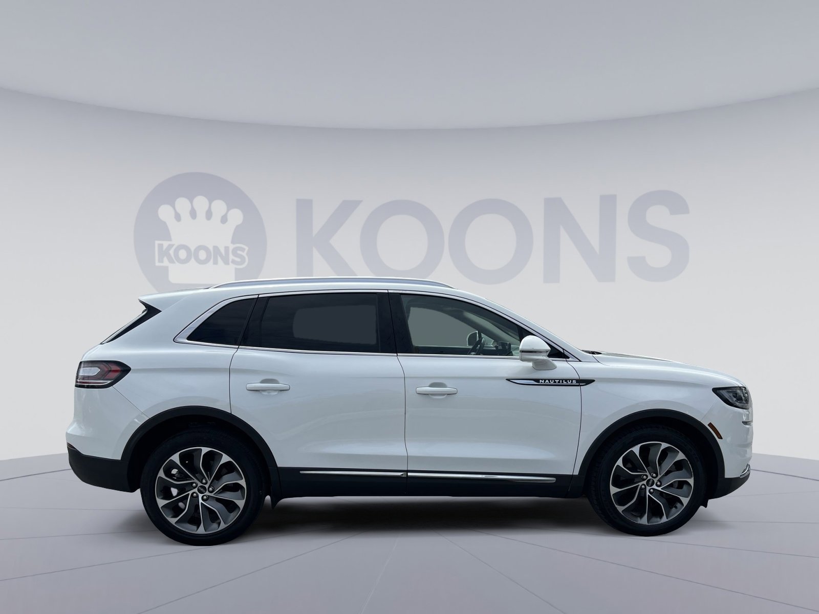 Used 2022 Lincoln Nautilus Reserve image 8