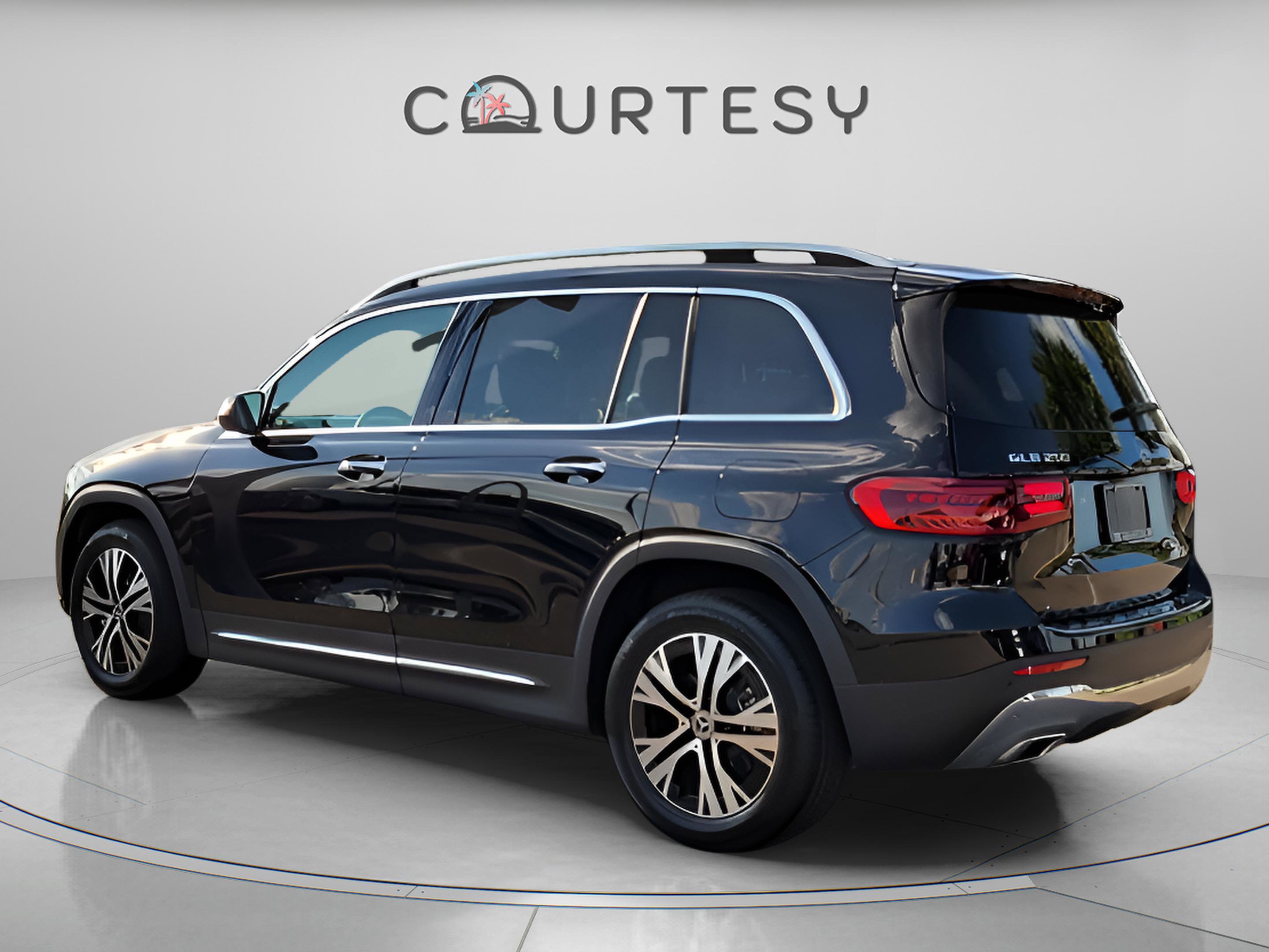 Used 2024 Mercedes-Benz GLB 250 w/ Driver Assistance Package image 3